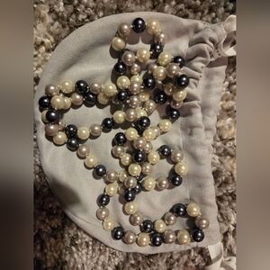 Elegant Black and White Pearl Necklace